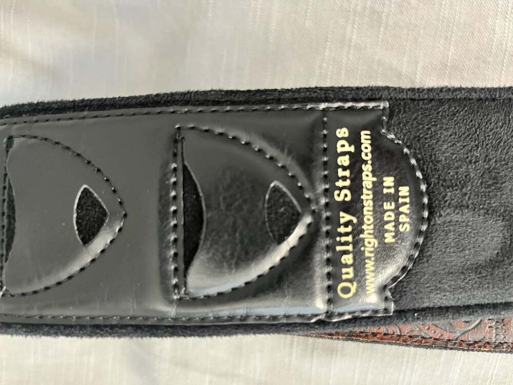 RightOn! Straps Leathercraft Blackguard Tooled Leather Guitar Strap - Picture 3 of 7